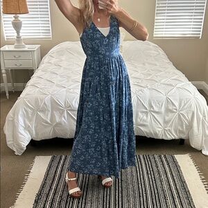 Universal Thread Blue Floral Maxi Dress